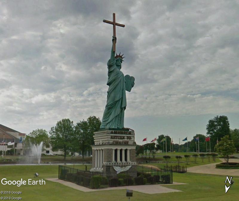 Statue de la Liberté = les répliques découvertes grâce à Google Earth - Page 6 Zzz35