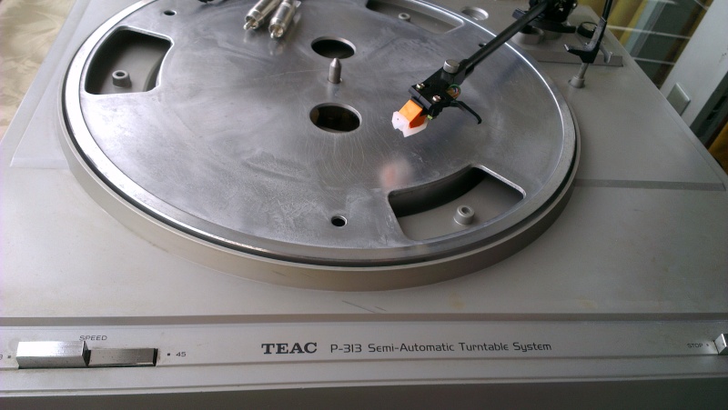 TEAC Turntable Imag6910