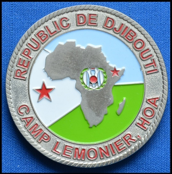 Djibouti : "US challenge coins"  Camp_l16