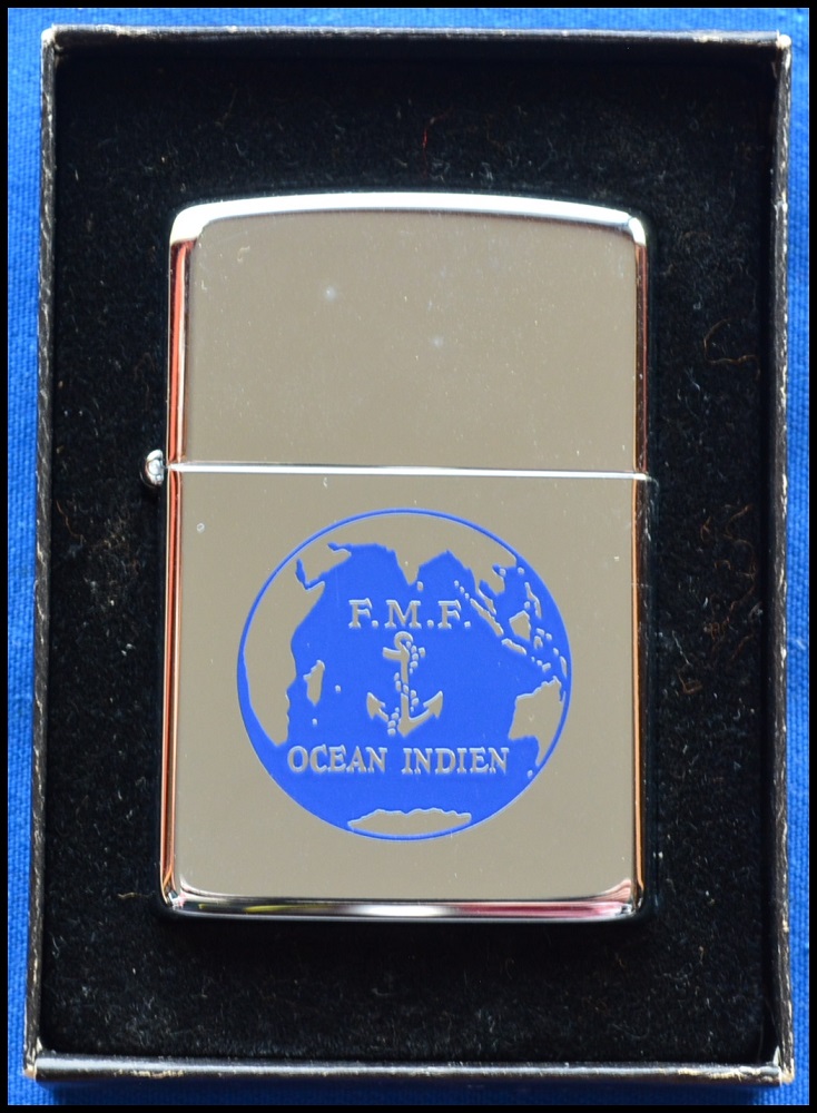 Zippo avec insigne de la Marine Nationale Zippo_12