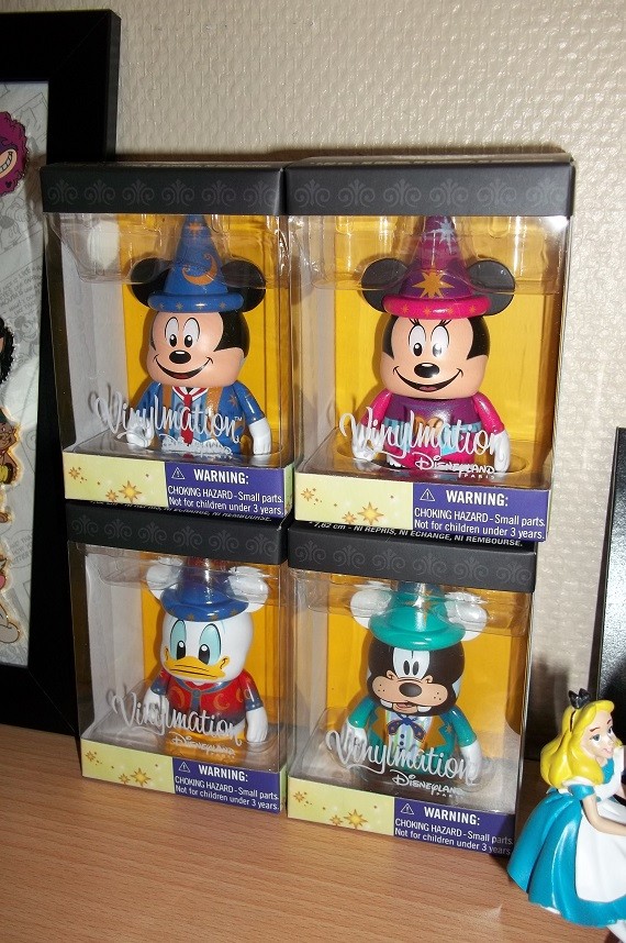 Vinylmation - Page 7 100_6810