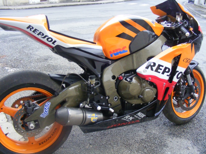 Réparer une pièce en carbone Repsol11