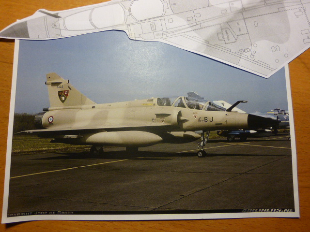 mirage 2000 - Mirage 2000B ech 1/32 réalis" en bois et carton P1010213