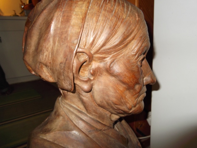 Grand buste en bois Gustave Debrie ????? Dscf3612