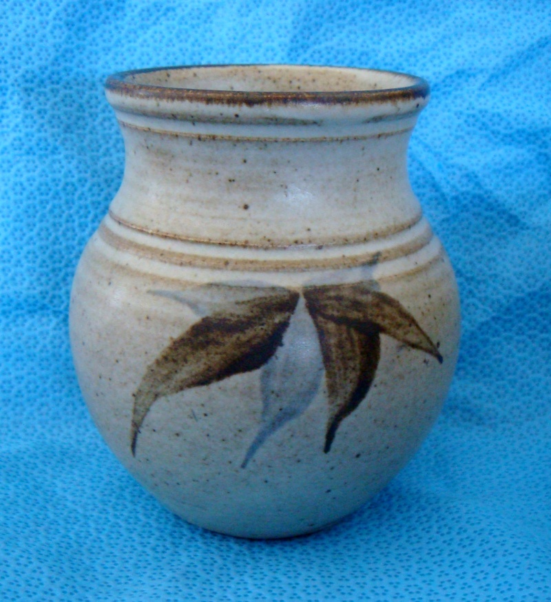 Does anyone recognise this potter's style please? Dsc06428