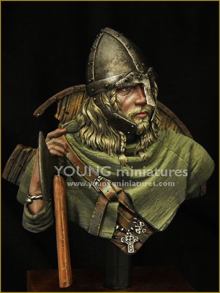 VIKING RAIDER by Young Miniatures 213