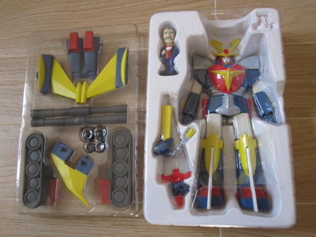 Daitarn 3 Banpresto con Garrison Img_0411