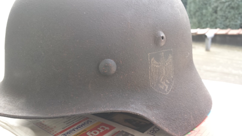 Casque allemand M35 2 insignes . 20150310