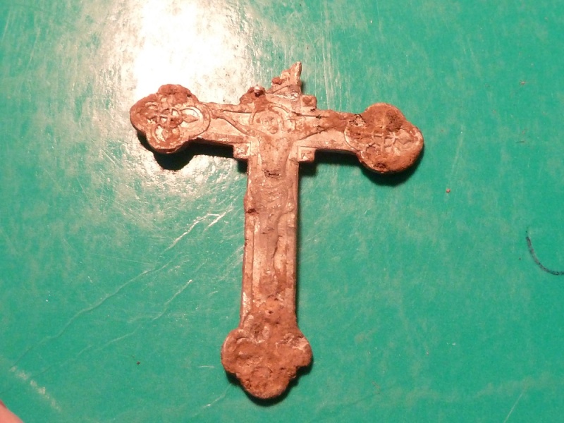 Petit crucifix -souvenir de mission P1030453