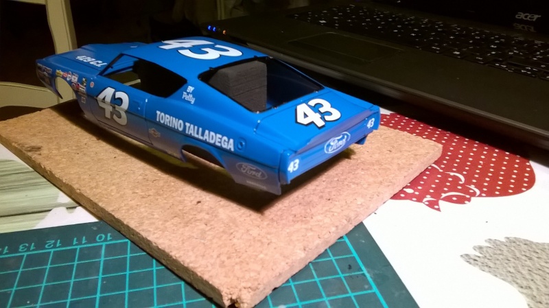 '69 Ford Torino Talladega "Richard Petty" (Polar lights) [Terminée] - Page 2 Wp_20124