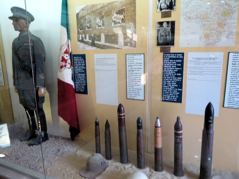 la "Bataille d'Al Alamein" (Musée Militaire du même nom) post 1/2 Milita14