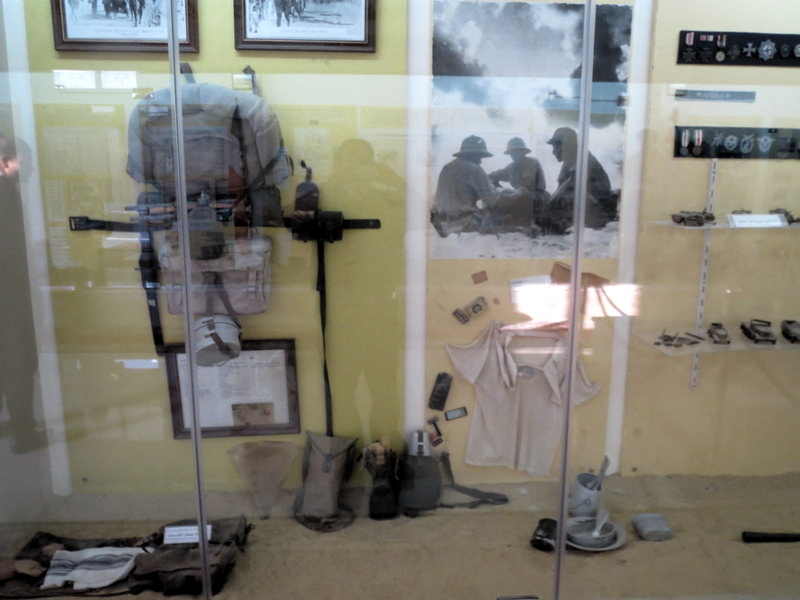 la "Bataille d'Al Alamein" (Musée Militaire du même nom) post 1/2 Milita20