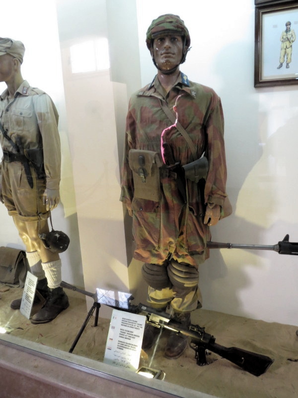 la "Bataille d'Al Alamein" (Musée Militaire du même nom) post 1/2 Milita35