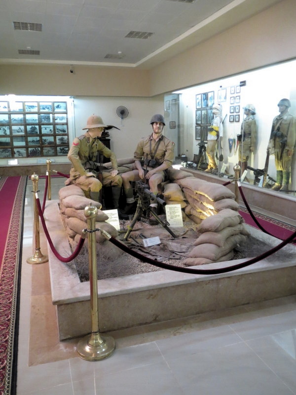 la "Bataille d'Al Alamein" (Musée Militaire du même nom) post 1/2 Milita38