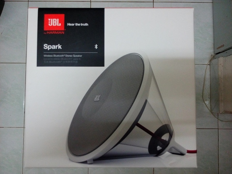 Spark White Wireless Stereo Speaker [SOLD] Img_2010