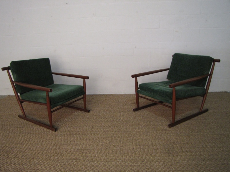Paire de fauteuils scandinaves 00110
