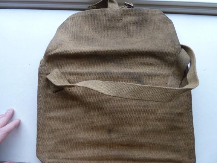 Can anybody identify this 1941 Canadian bag? _8510