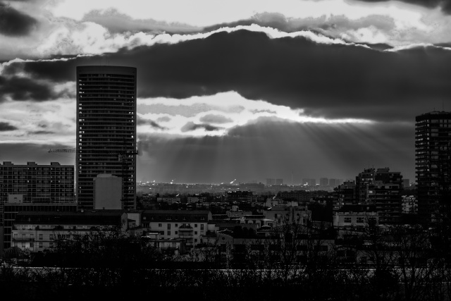 Clarté solaire sur la ville Soleil11