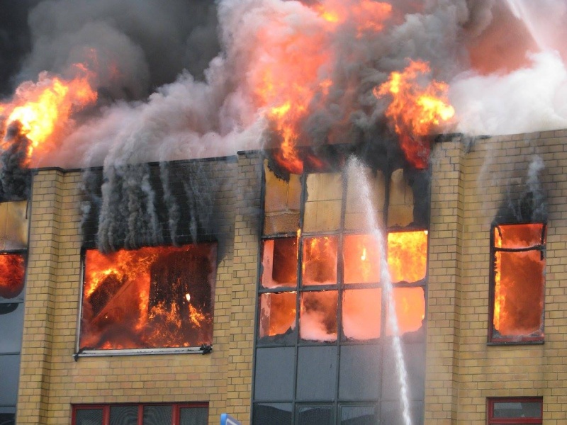 06/01/2015 - Incendie violent depuis 15h00 sur la commune de Menen 10857210