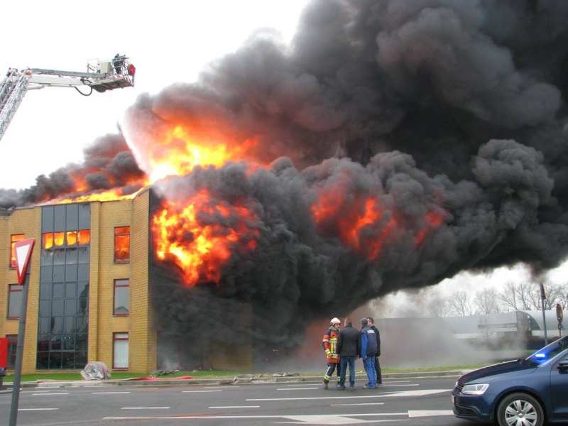 06/01/2015 - Incendie violent depuis 15h00 sur la commune de Menen 10924610