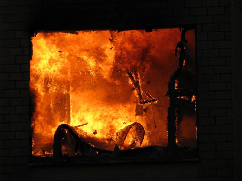 06/01/2015 - Incendie violent depuis 15h00 sur la commune de Menen 85965410