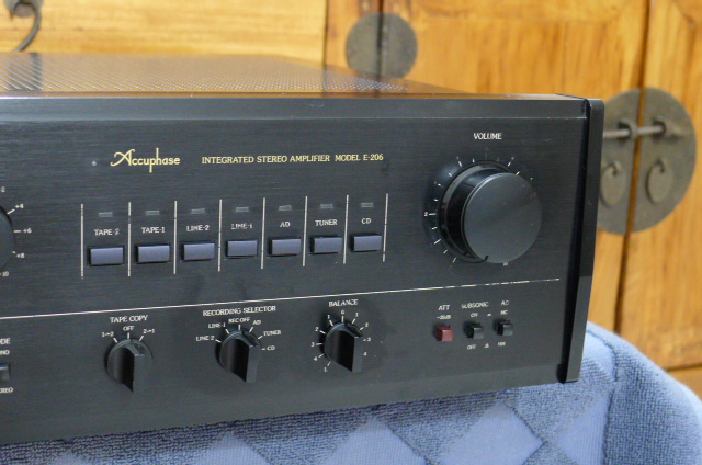 Accuphase E-206 Integrated Stereo Amplifier (Used) SOLD P1090923