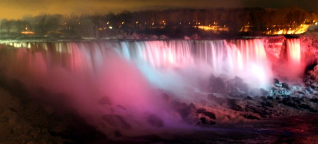 Un festival colora le cascate del Niagara A1979a10