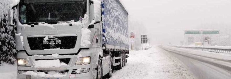 Maltempo, Tir bloccati dalla neve in autostrada 20150210