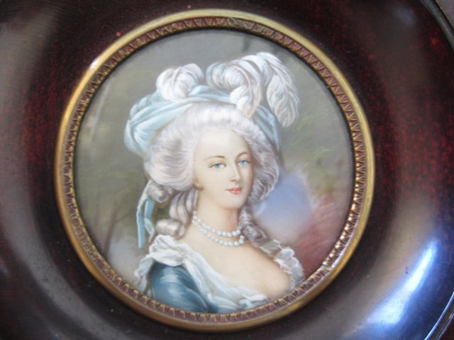 A vendre: miniatures de Marie Antoinette? - Page 2 32316510