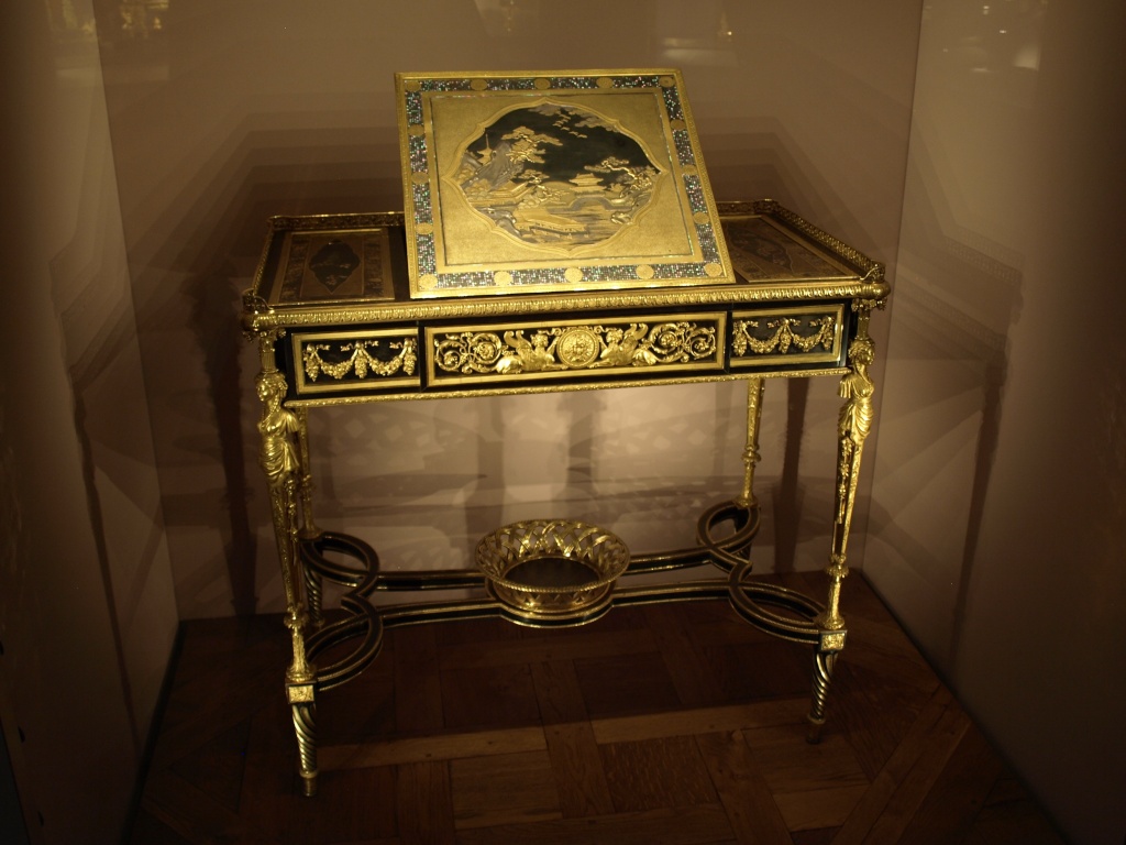 Chinoiseries et meubles de Marie-Antoinette : par Weisweiler, Macret et Riesener 27-10_10