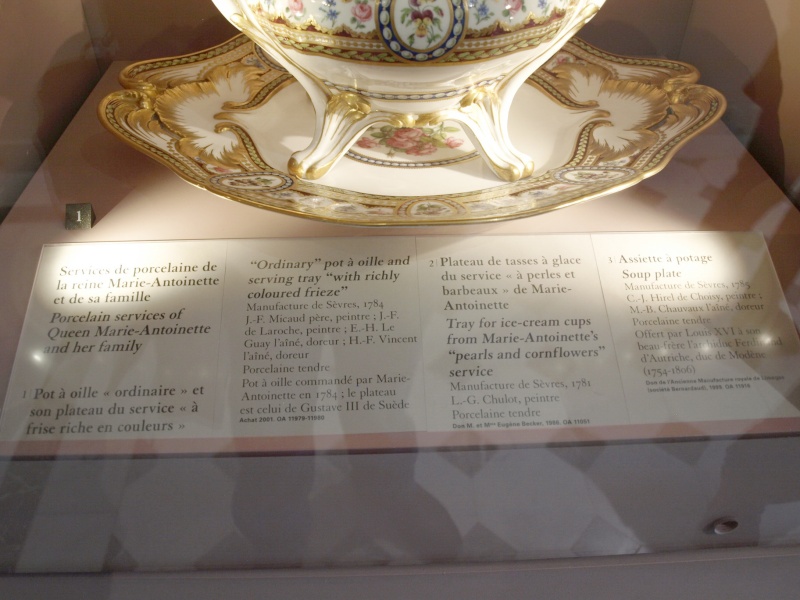 riche - Service en porcelaine de Sèvres "à décor riche en couleurs et riche en or" de Marie-Antoinette 27-10_20