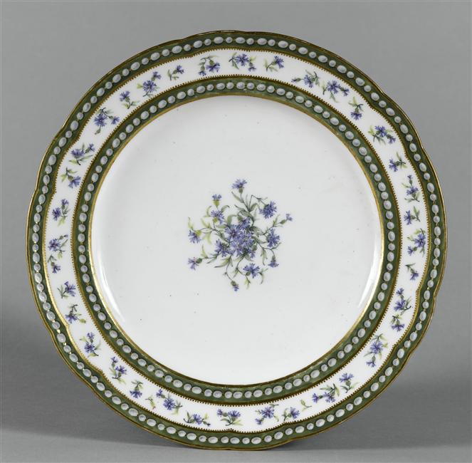 Service en porcelaine de Sèvres "à décor de perles et de barbeaux" de Marie-Antoinette Objets10