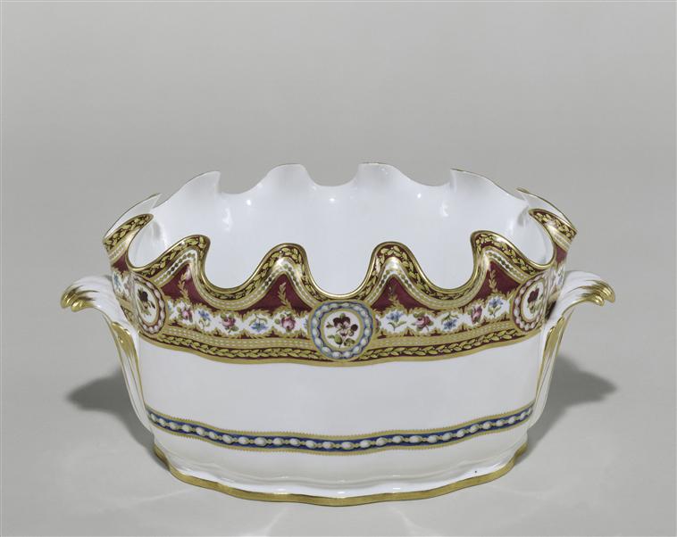 riche - Service en porcelaine de Sèvres "à décor riche en couleurs et riche en or" de Marie-Antoinette Objets18