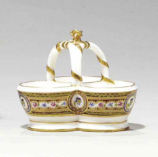 riche - Service en porcelaine de Sèvres "à décor riche en couleurs et riche en or" de Marie-Antoinette Objets20