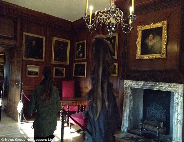 Le fantôme de Lady Hampton Court Lady_i10