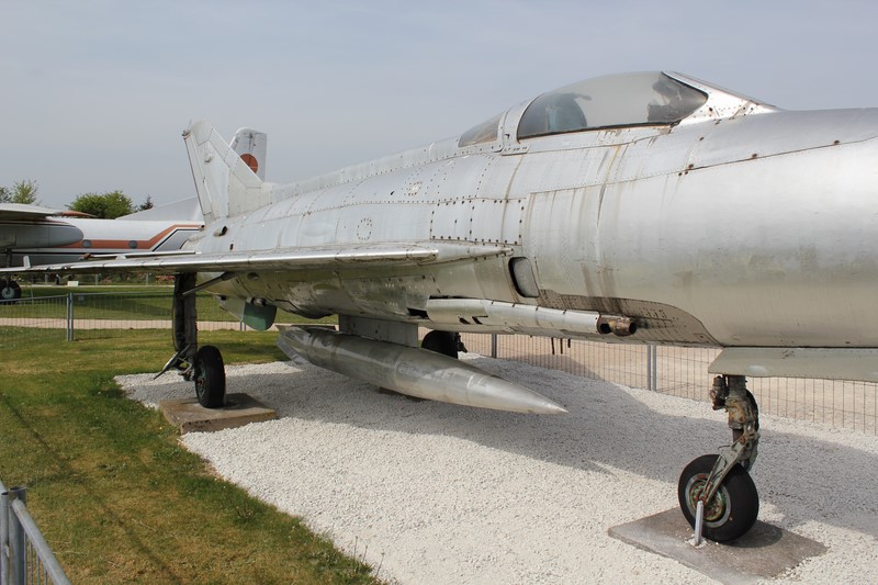 1/48 Mig 21 f13 Trumpeter FINI 298_co10