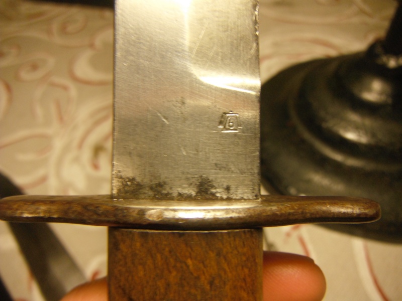 Couteau de botte originaux ou copies? Dscf2111