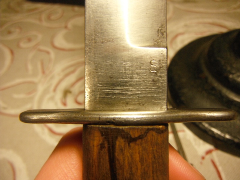 Couteau de botte originaux ou copies? Dscf2113