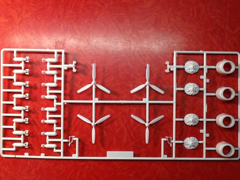 [MINICRAFT] CONSOLIDATED PB4Y 1 LIBERATOR 1/72ème Réf 11633 Minicr21