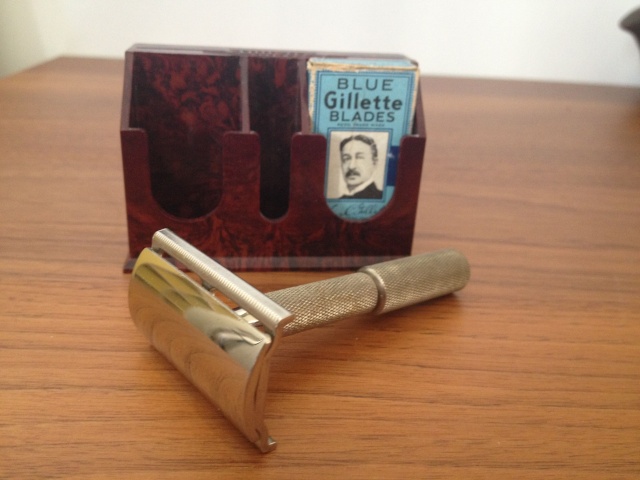 Gillette Tech - British set N°26, présentoir bakelite Gillet19