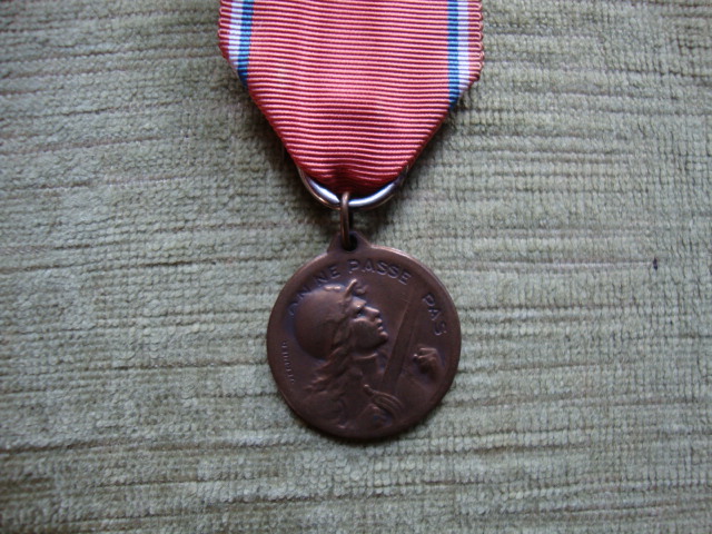 Plusieurs médailles : Ste Hélène - Verdun - Interalliée - Secours aux blessés Mu00e910