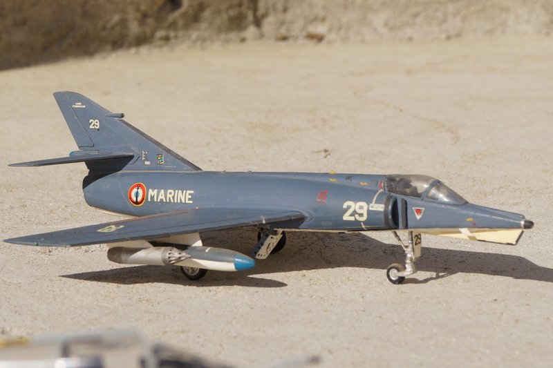 étendard IV M 1/72 HELLER Dsc08816