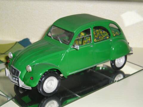 Maquette voiture : citroën 2 cv verte Heller