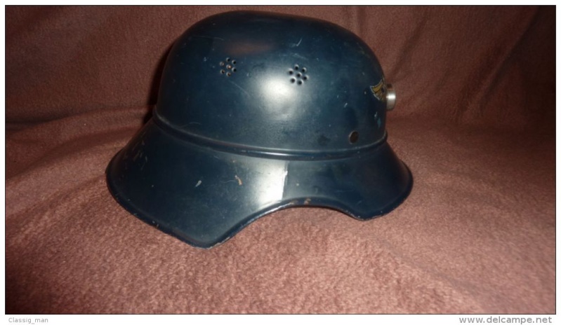 Casque identifié merci - Luftschutz Helm Gladiator 839_0010