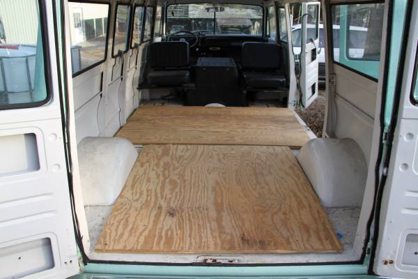 Which configuration of the Dodge A van for roadtripping? 00h0h_10