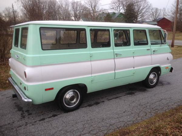 Which configuration of the Dodge A van for roadtripping? 00j0j_11