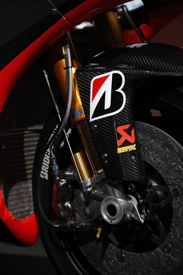 Presentación Aprilia Racing MotoGP B_vbrd10