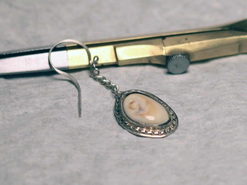 boucle d'oreille d'argent et dent de wapitis Elktoo12