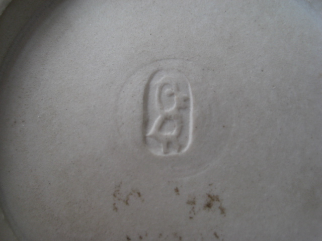 Brown bowl - unknown markings - please help Brownb12