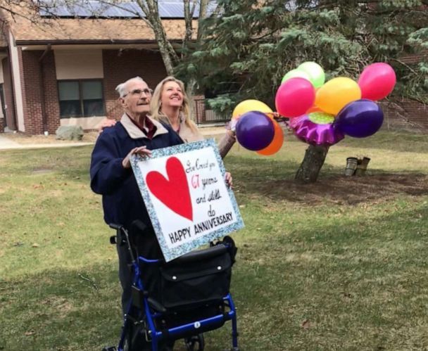 Husband holds sign for wife outside nursing home on 67th anniversary after they ban visitors  A051a110